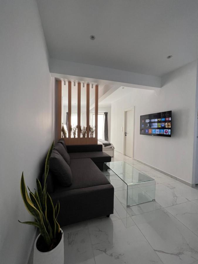 Modern 1-Bedroom Apartment In The City Center テッサロニキ エクステリア 写真