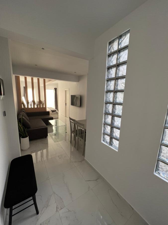Modern 1-Bedroom Apartment In The City Center テッサロニキ エクステリア 写真